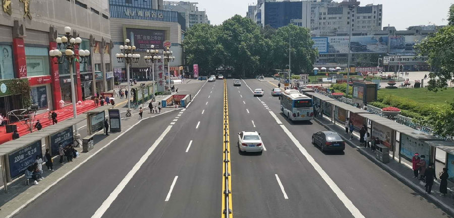 涪城路中段機(jī)動(dòng)車道完成優(yōu)化升級(jí)1.jpg 654730d59fe721e6dee1a7c5bbc19879.jpg