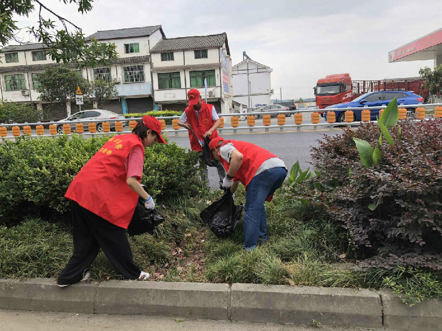 路橋公司開(kāi)展“六.五”世界環(huán)境日志愿服務(wù)活動(dòng)2.jpg 79cab9756042be6c6140384412ca23ab.jpg