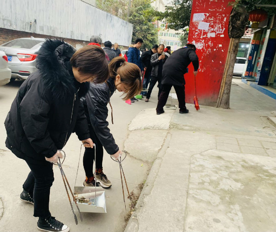 交發(fā)集團(tuán)機關(guān)黨總支 開展“踐行初心使命黨員志愿服務(wù)” 主題黨日活動3.jpg fe8832569a34968782e69349b090062f.jpg